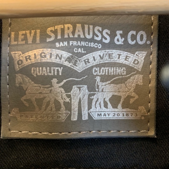 Levi’s cropped black and blue jean jacket - Picture 3 of 3